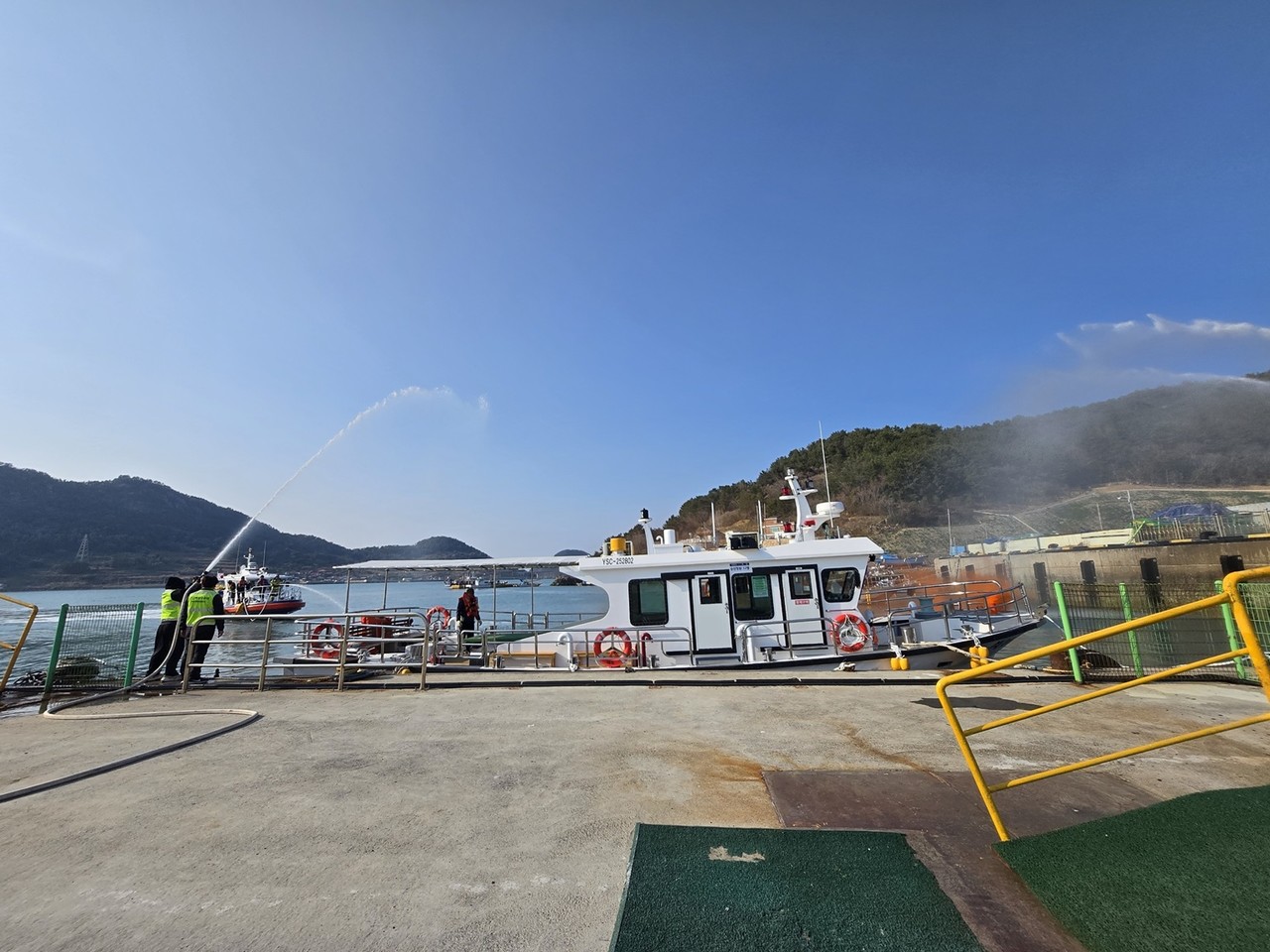 ▲민관 합동 화재훈련을 실시중인 모습 ⓒ여수해양경찰서