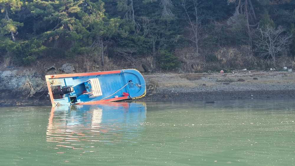 ▲고흥군 백일도 인근 선박이 좌초된 선박 ⓒ여수해양경찰서