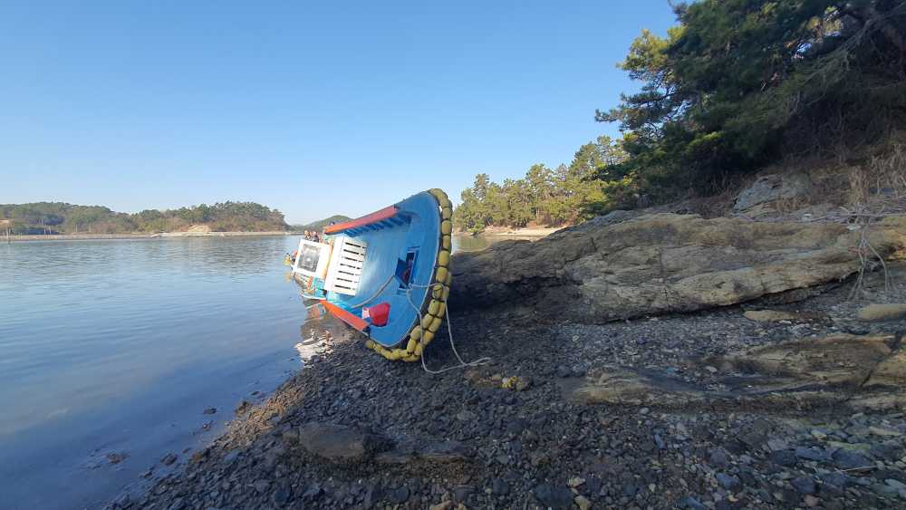 ▲고흥군 백일도 인근 선박이 좌초된 선박 ⓒ여수해양경찰서