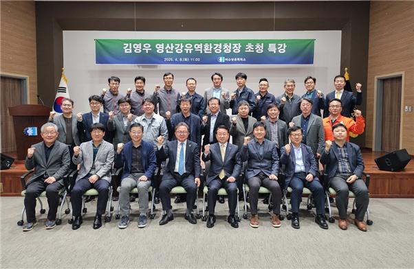 ▲ ‘2025 국내외 환경동향 및 주요 환경정책’을 주제로 특강 ⓒ여수상공회의소