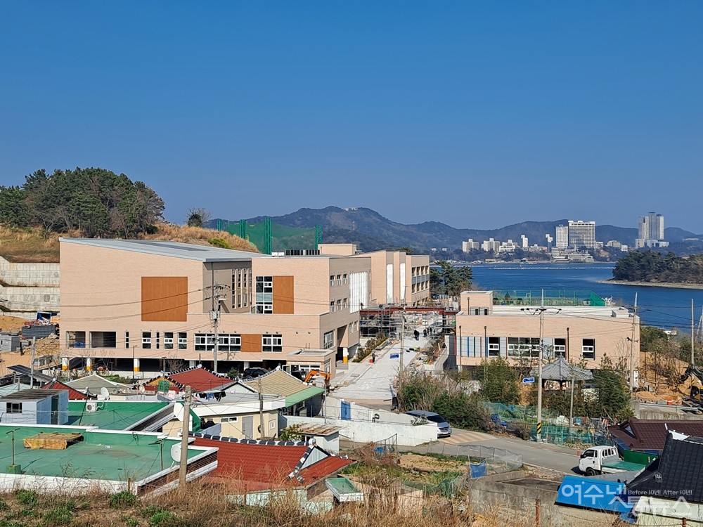 ▲신축 중인 여수 경호초등학교 전경, 마무리 공사가 한창이다. ⓒ조찬현