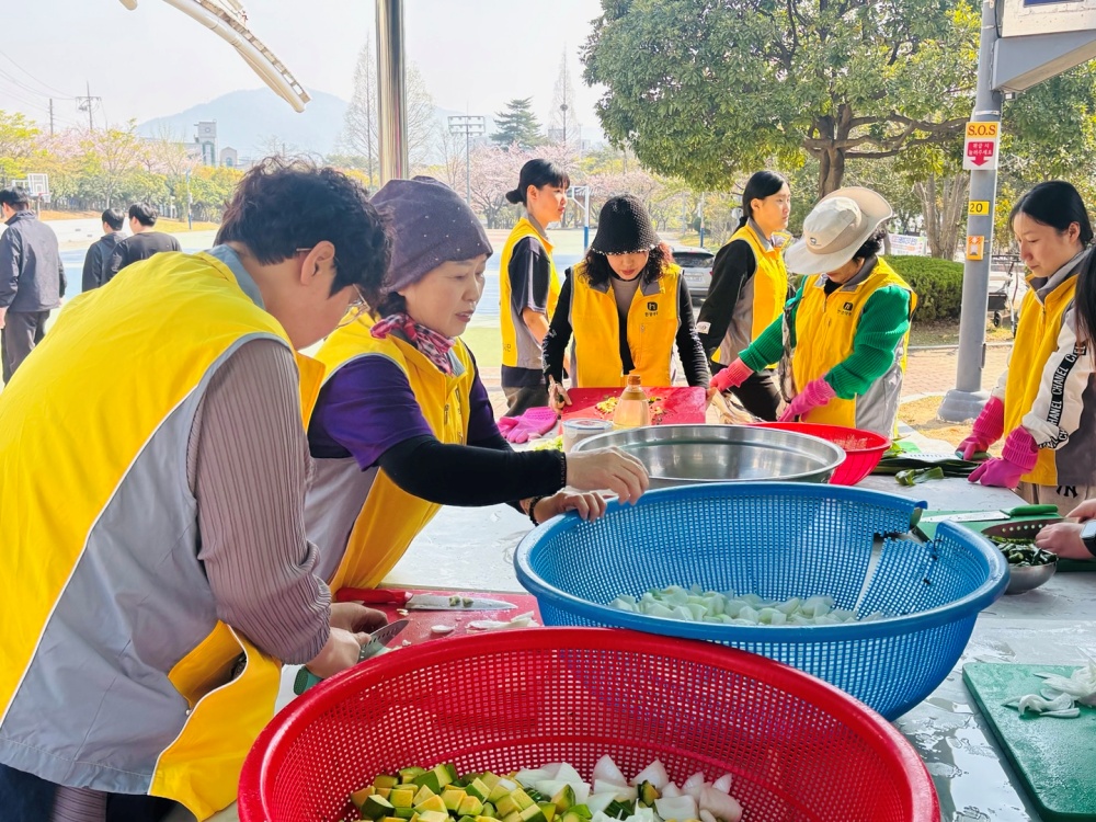 ▲‘사랑의 빨간밥차’ 봉사활동  ⓒ한영대학교