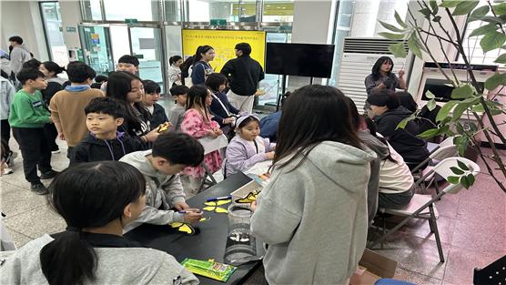 ▲청소년들과 함께 ‘세월호참사 11주기 여수추모행사’를 뜻깊게 개최했다. ⓒ여수YMCA