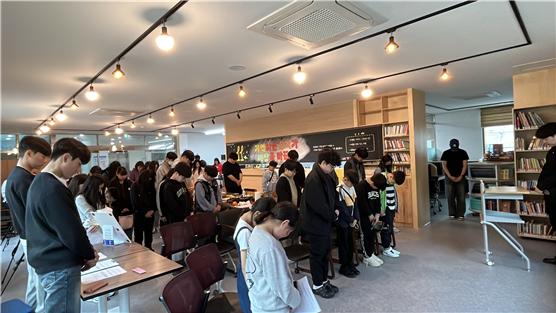 ▲청소년들과 함께 ‘세월호참사 11주기 여수추모행사’를 뜻깊게 개최했다. ⓒ여수YMCA