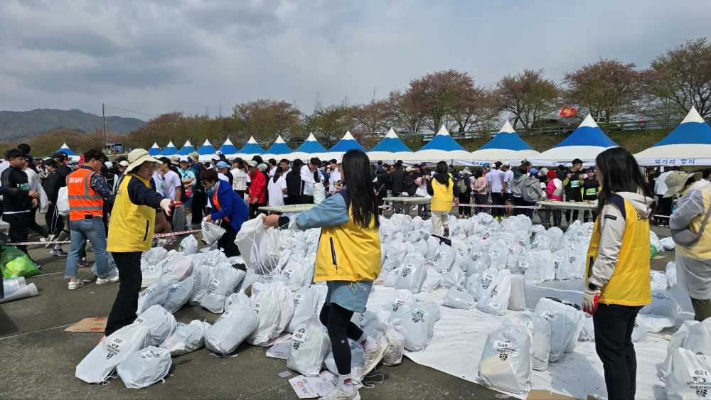 ▲제14회 MBC 섬진강 꽃길 마라톤대회가 기후위기 대응과 탄소중립 실천을 함께하는 의미 있는 행사로 치러졌다. ⓒ 탄소중립실천연대