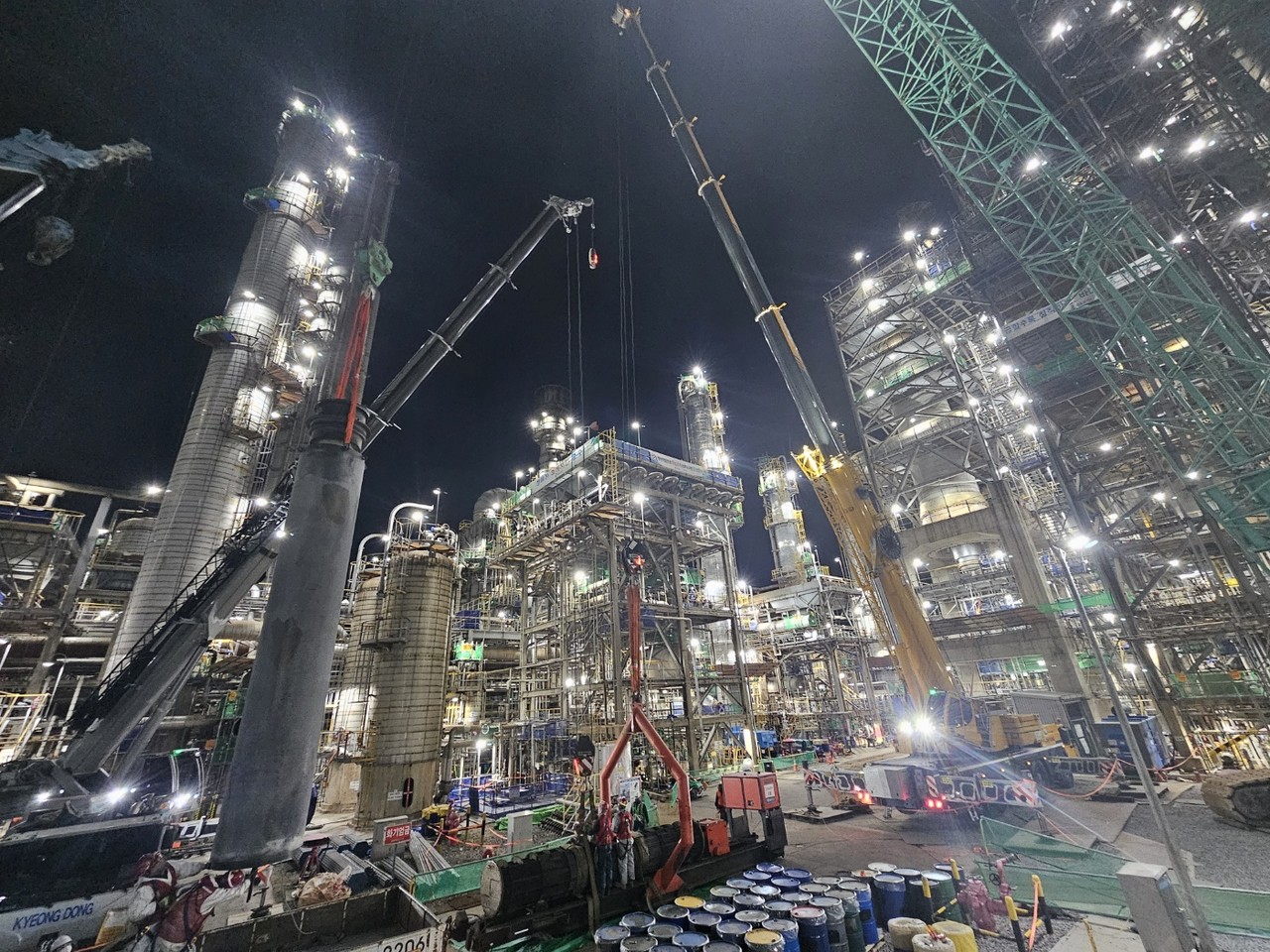 ▲ GS칼텍스 여수공장은 총 3천여억을 투입해 2025년 상반기 대정비작업을 성공적으로 마쳤으며, 지역업체 활용 및 지역물품 구입, 지역민 채용 등에 앞장서 여수지역 경제 활성화에 단비와 같은 역할을 했다고 밝혔다. 사진은 GS칼텍스 대정비작업 현장 ⓒGS칼텍스 여수공장