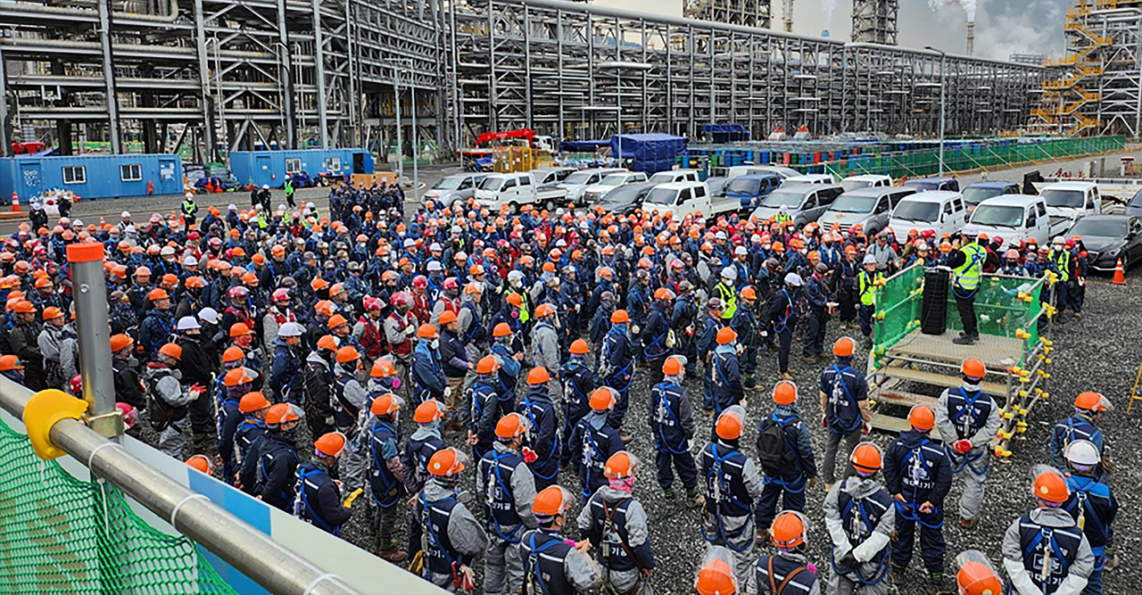 ▲ GS칼텍스 대정비작업에 참여한 작업자들에 대한 안전교육 등 아침조회 현장  ⓒGS칼텍스 여수공장