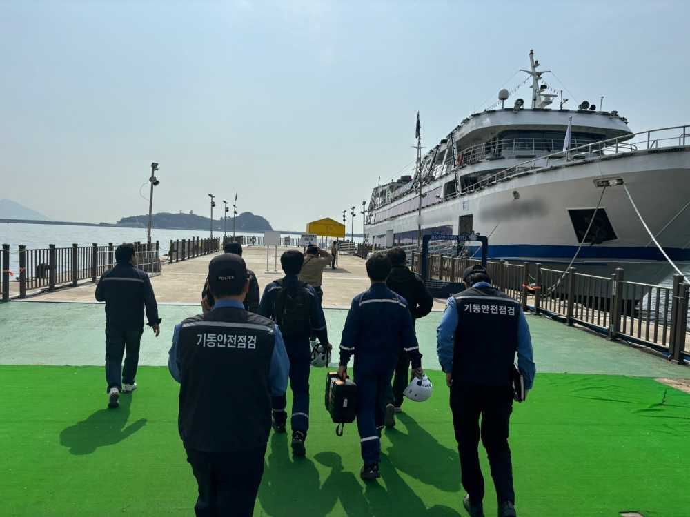 ▲여수해경이 유도선 점검중 ⓒ여수해양경찰서