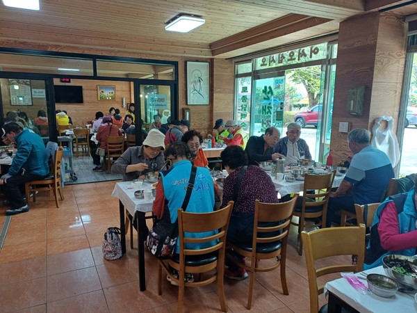 ▲ 입맛을 사로잡는 더덕비빔밥 한상을 먹었다. ⓒ김주미