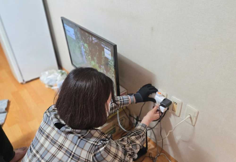 ▲스마트 돌봄 플러그 설치 ⓒ순천시