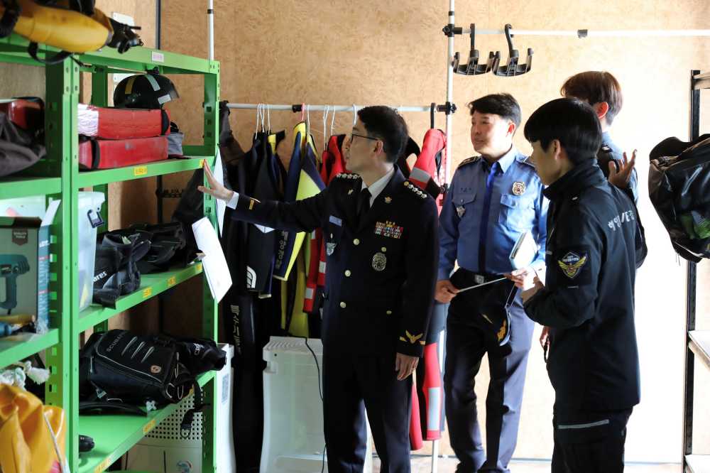 ▲김기용 여수해경서장 녹동파출소 현장점검 ⓒ여수해양경찰서