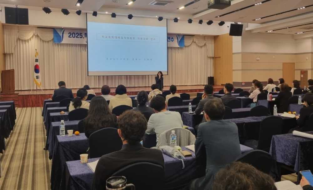 ▲22일 보성 다비치 콘도에서 ‘2025. 학교폭력대심의위원회 심의위원 역량강화 연수’가 진행되고 있다.  ⓒ전라남도교육청