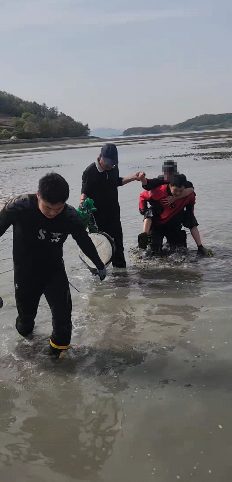 ▲수난사고-갯벌고립 ⓒ여수소방서 119구조대