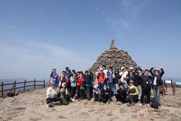 ▲ 노고단 정상의 참여자들 ⓒ여수시장애인종합복지관