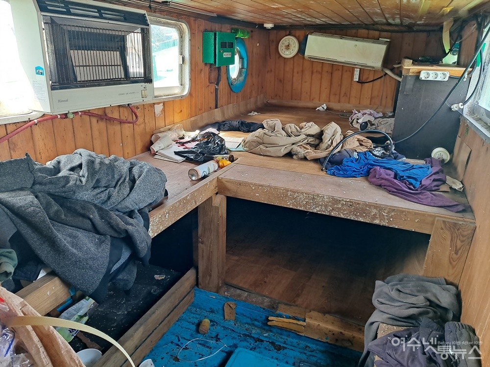 ▲ 21톤 폐선박 선실에는 옷가지와 생활 쓰레기가 여기저기 나뒹군다. ⓒ조찬현