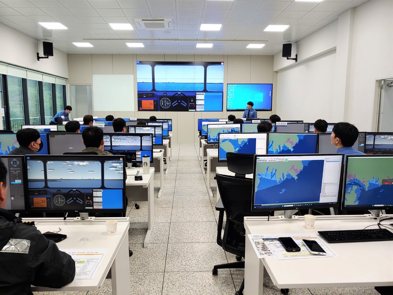 ▲ 선임관제사교육실습 ⓒ해양경찰교육원