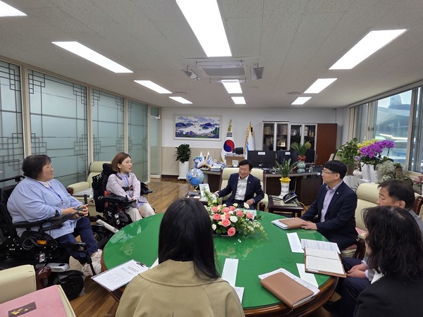 정기명 시장, 라르쉬장애인자립생활센터 장애인 단체와 소통
