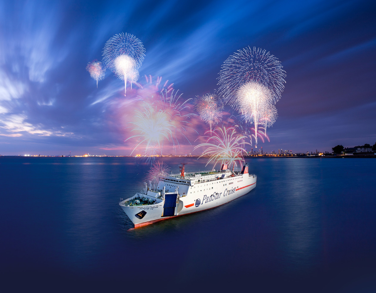 ▲ 여수 섬 밤바다여행, 초대형 크루즈에서 즐기세요 ⓒ전라남도