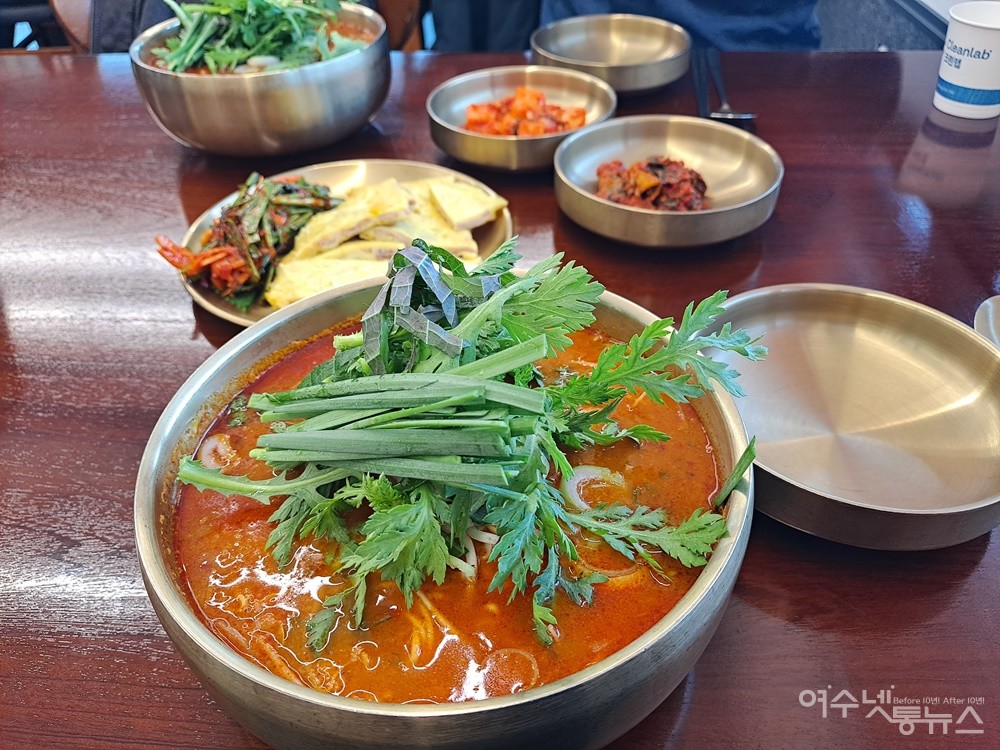 ▲ 웅천 샛별식당 어탕국수 기본 상차림 ⓒ조찬현