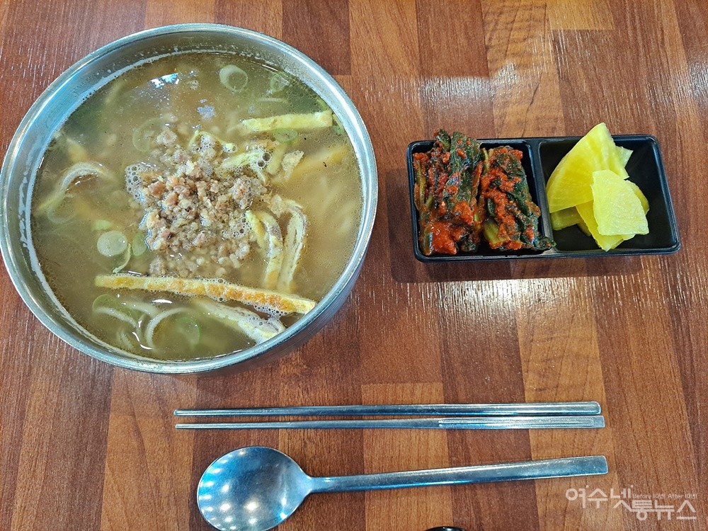 ▲ 진주냉면처럼 육전 품은 이색 칼국수 ⓒ조찬현