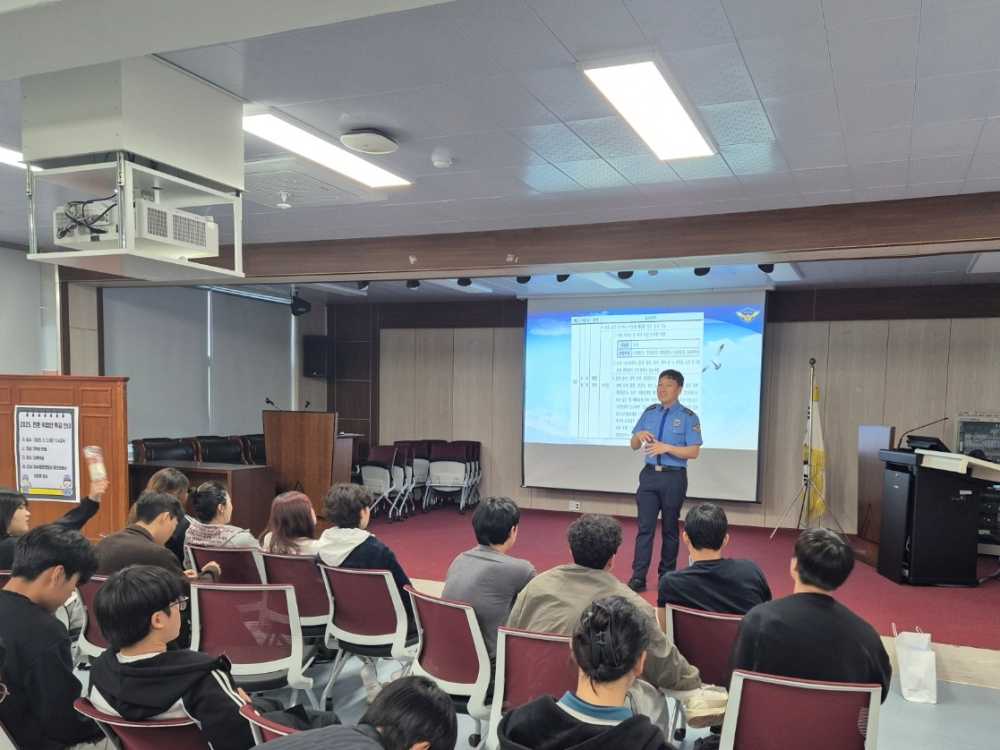 ▲여수해경 돌산파출소에서 해양과학고 방문하여 진로특강 모습 ⓒ여수해양경찰서