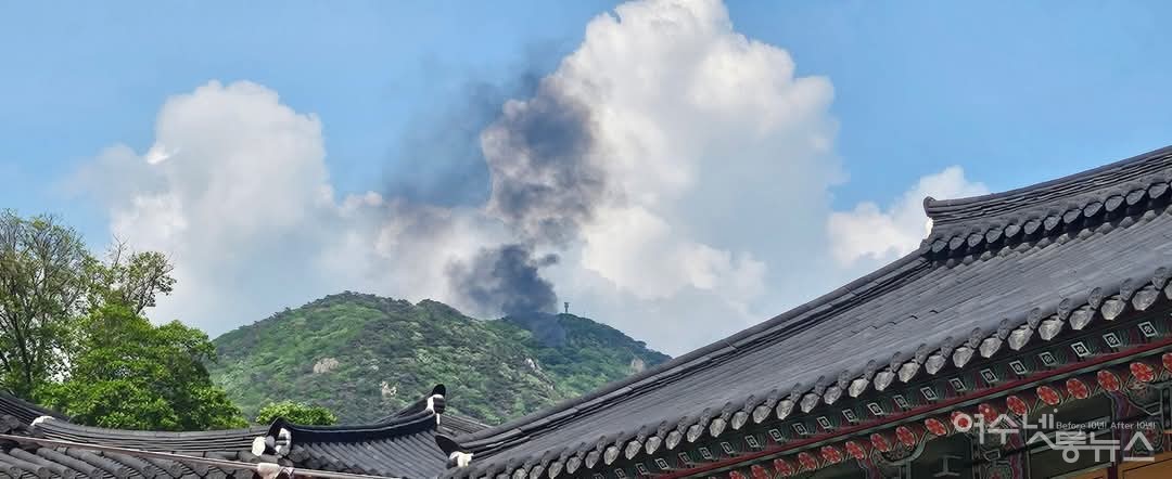▲ 11일 오후 여수 흥국사 도솔암에서 화재가 발생해 법당과 요사채가 소실됐다 ⓒ주종섭
