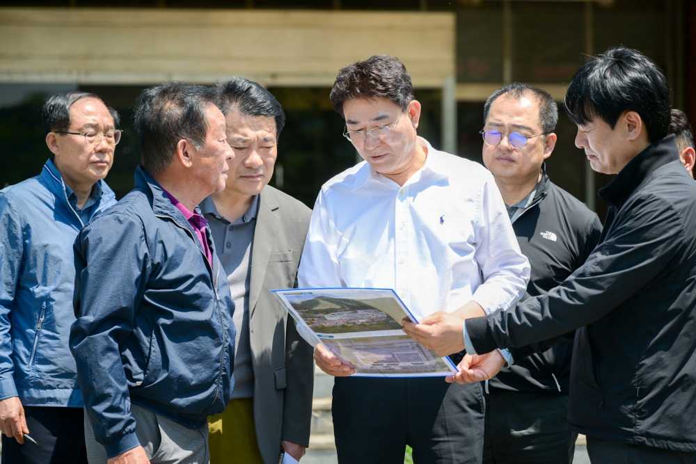 ▲12일 옛 승주군청 일원에 조성될 그린바이오산업 전진기지 부지를 직접 찾고 현장 점검에 나섰다. ⓒ순천시