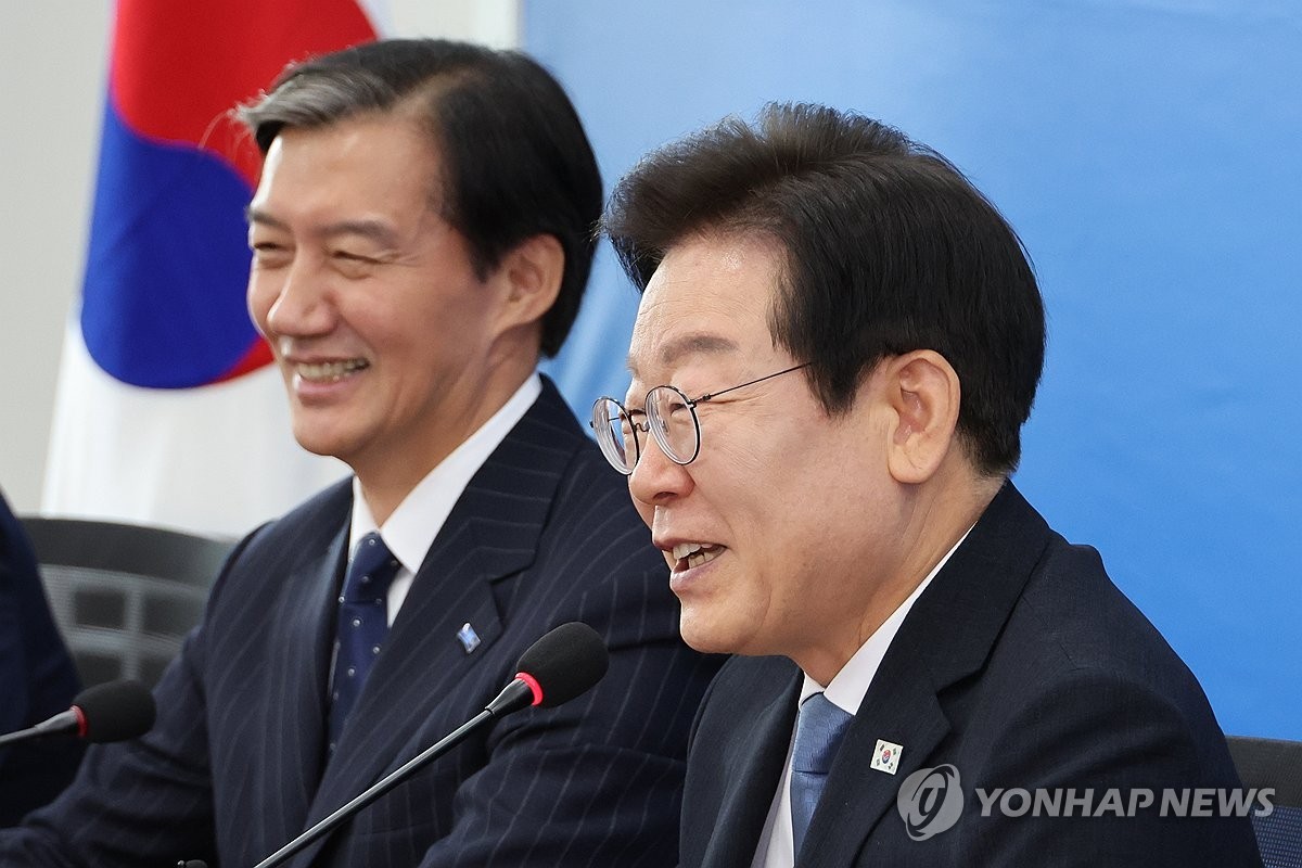 ▲ 조국 대표와 대화하는 이재명 대표