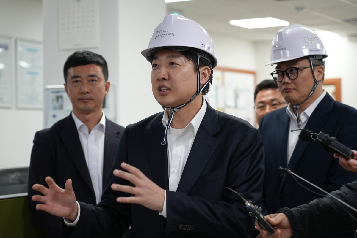 ▲여수 국가산업단지 금호피앤비화학 여수2공장을 찾은 개혁신당 이준석 후보 ⓒ개혁신당 공보국