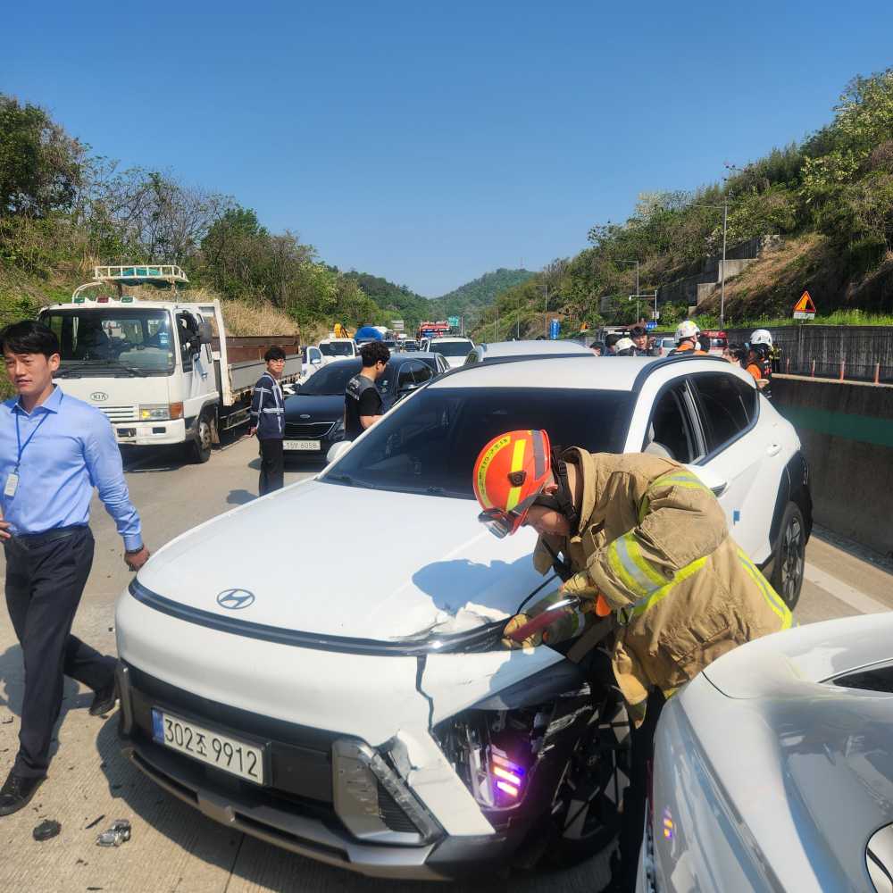 ▲9중 추돌 교통사고 현장 ⓒ여수소방서