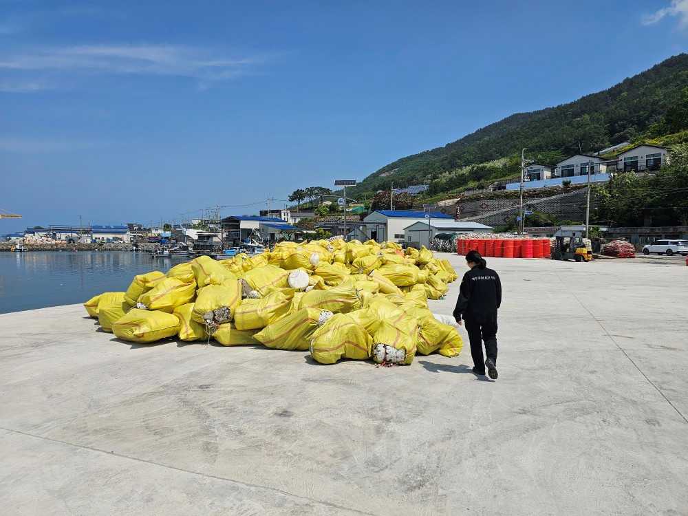 ▲해양쓰레기를 수거한 모습 ⓒ여수해양경찰서