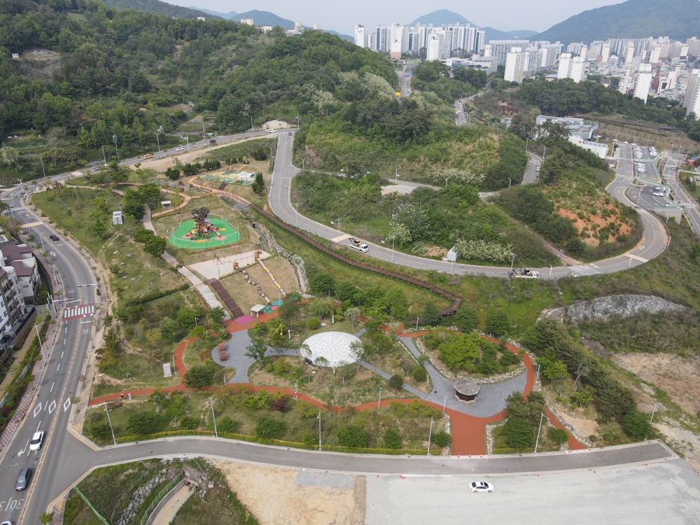 ▲여수시 웅천 암골못공원 생각키움 체험놀이터 전경 ⓒ여수시