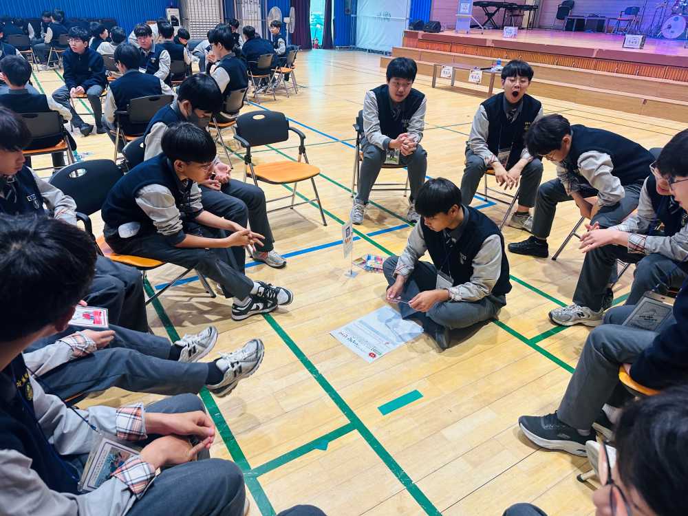 ▲지난 9일 덕인중학교에서 ‘찾아가는 민주주의 선거교실’ 수업이 진행되고 있다. ⓒ전라남도교육청