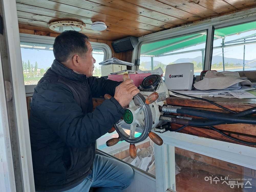 ▲송도마을 주민인 이강동 송도호 선장이다. ⓒ조찬현