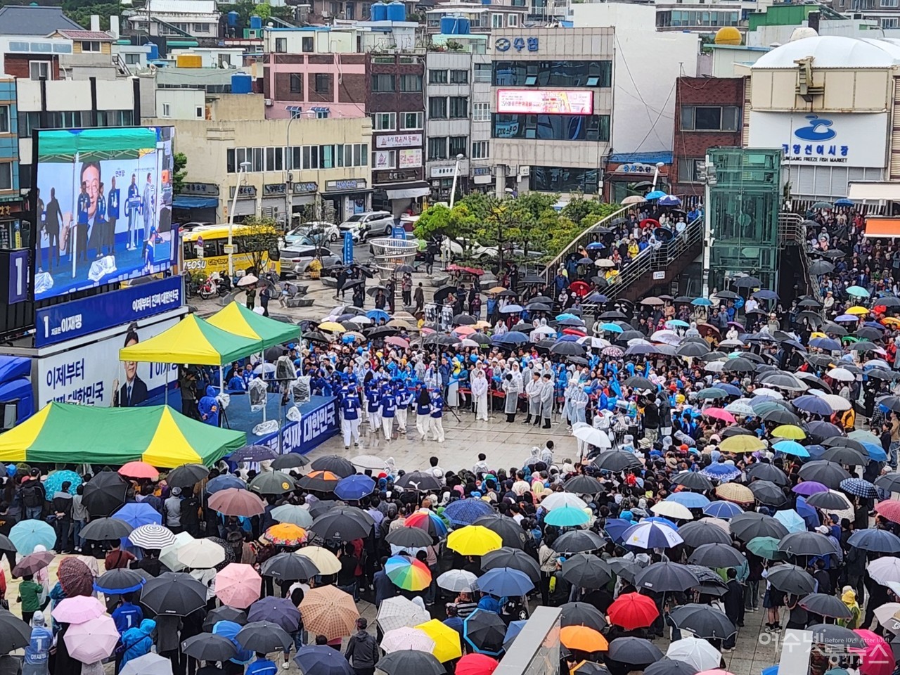 ▲ 여수 이순신 광장에 모여든 수많은 지지자와 함께한 이재명 후보 ⓒ정종현