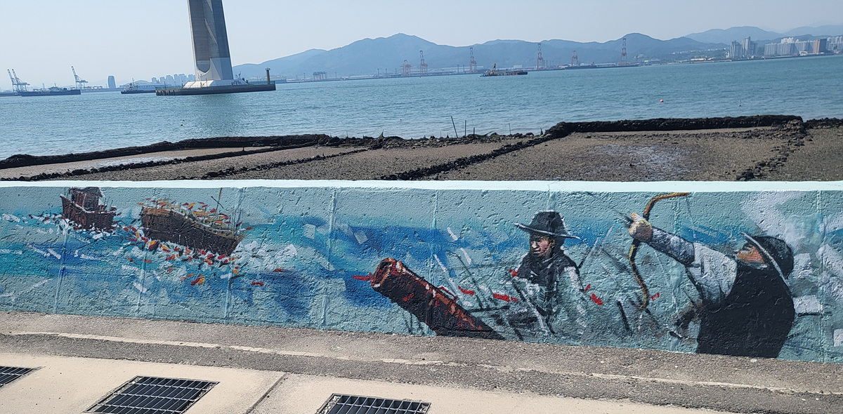 ▲ 여수시 묘도동, 도독마을 방파제가 벽화로 탈바꿈 ⓒ여수시