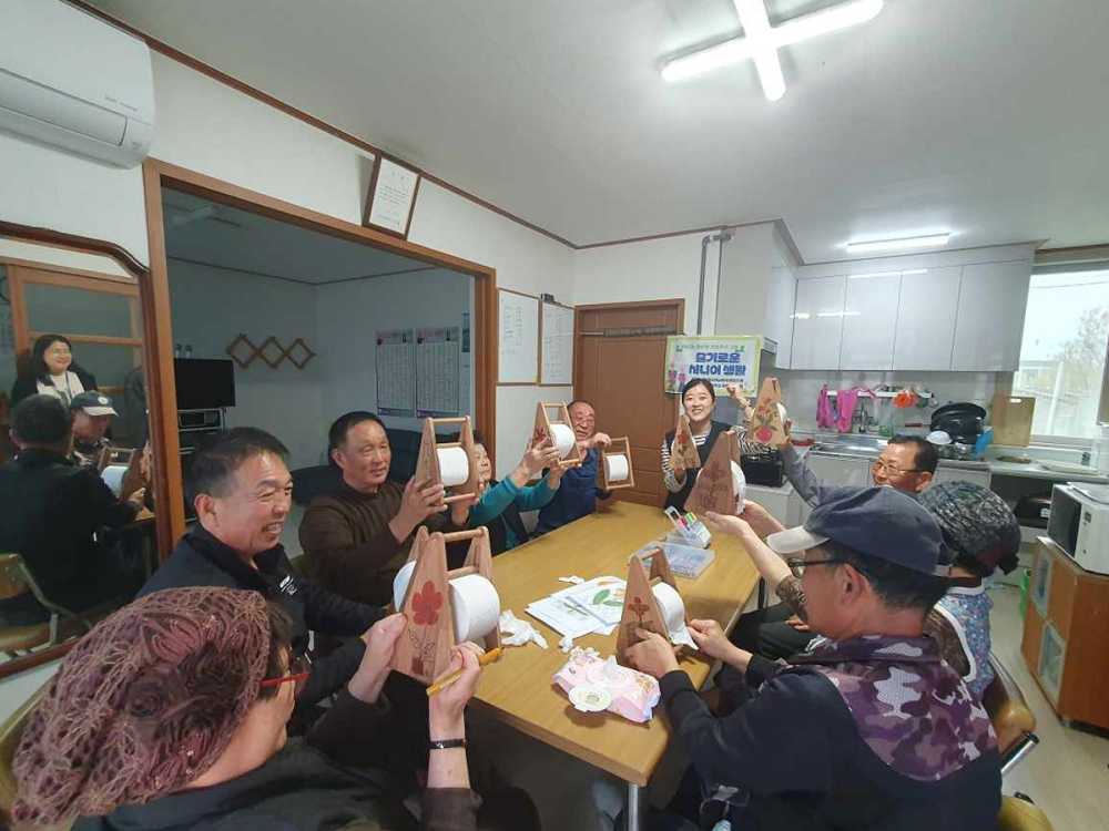 ▲여수시 광림동 지역사회보장협의체가 올해 마을복지사업의 일환으로 운영 중인 ‘슬기로운 시니어 생활’ 프로그램이 큰 호응을 얻고 있다 ⓒ여수시