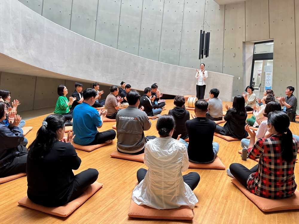 ▲전라남도교육청교육연수원이 마음 챙김 과정 1기 프로그램을 진행하고 있다. ⓒ전라남도교육청