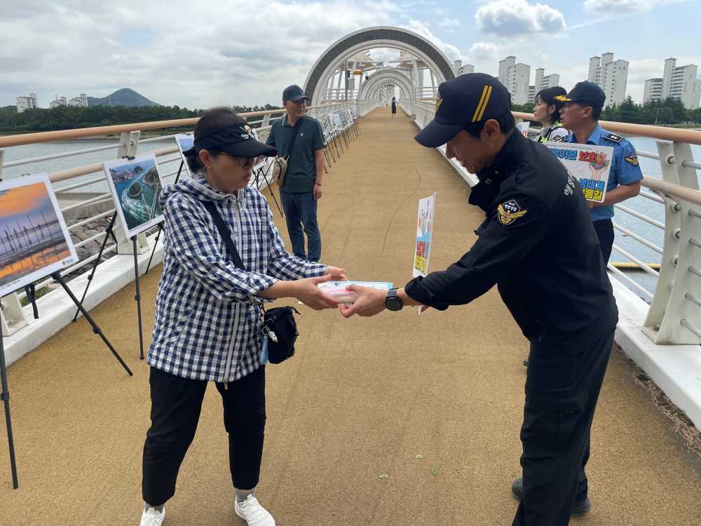 ▲제30회 바다의 날 기념 해양환경보호 민관 합동 정화활동 ⓒ여수해양경찰서