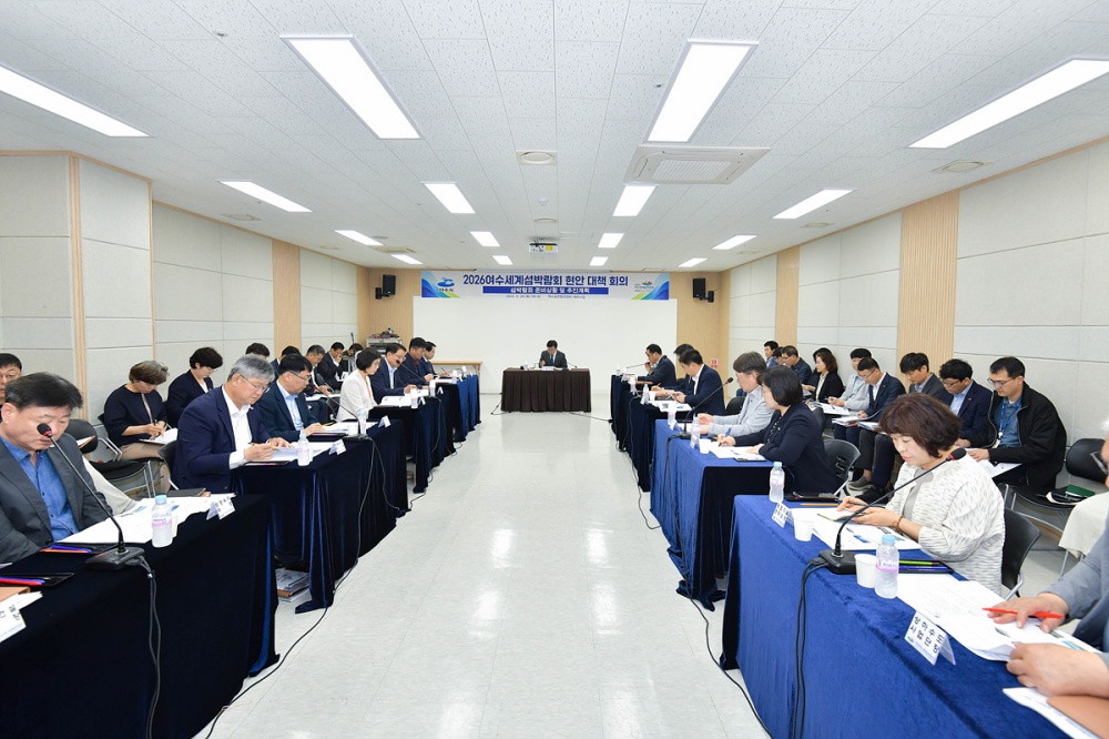 ▲ 정기명 여수시장이 지난 20일 2026여수세계섬박람회 조직위원회(이하 조직위)를 방문해 현안 대책 회의를 가졌다. ⓒ여수시