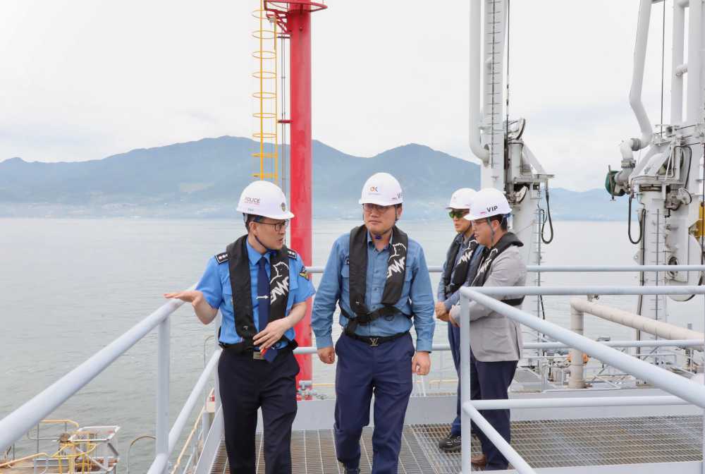 ▲ 여수해양경찰서장이 오일허브코리아 주요시설을 점검중 ⓒ여수해양경찰서