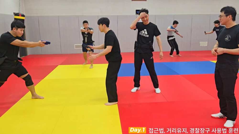 ▲ 흉기 난동자 합동 제압 시범 ⓒ해양경찰교육원