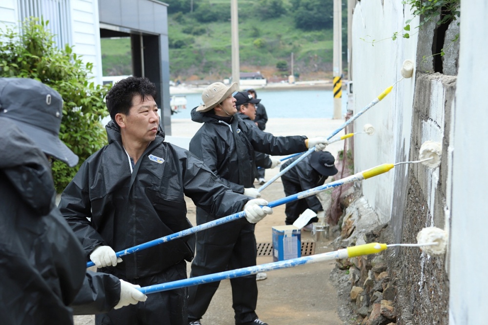 ▲대한적십자봉사회 여수지구협의회(대표 조병현)의 ‘찾아가는 낙도 봉사활동’을 지원했다. ⓒ여수시