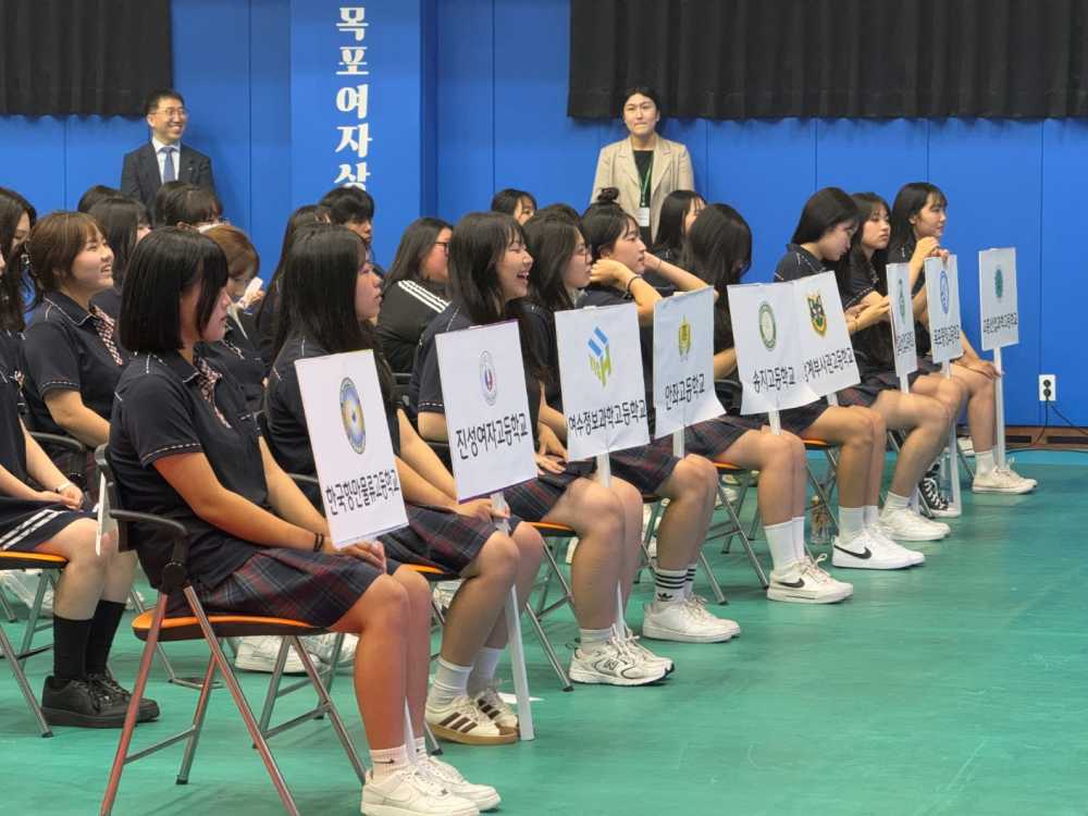 ▲2025 전남상업경진대회 개막식에서 참가 학생들이 활짝 웃고 있다. ⓒ전남교육청