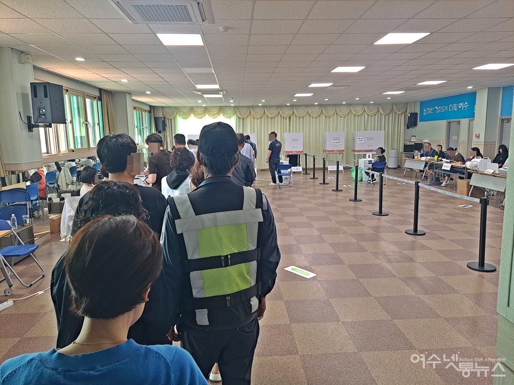 ▲ 여천동주민센터(4층, 대회의실)에 마련된 사전투표소 ⓒ조찬현