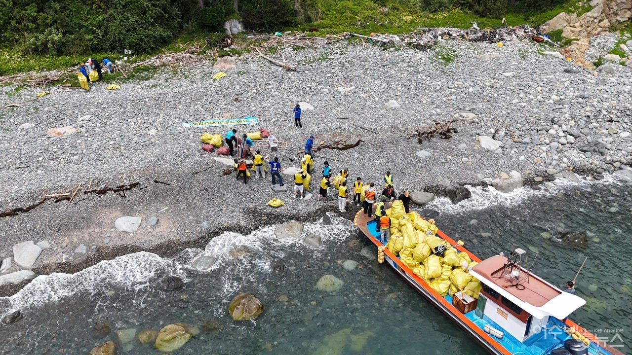 ▲ 하늘에서 본 해양 정화활동 ⓒ최은서