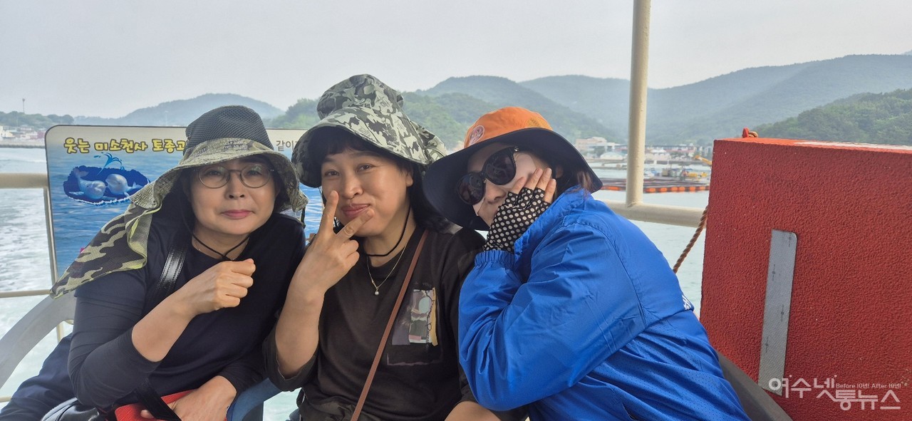 ▲ 꽃사모 김향선 회원(가운데)과 회원들 모습 ⓒ최은서