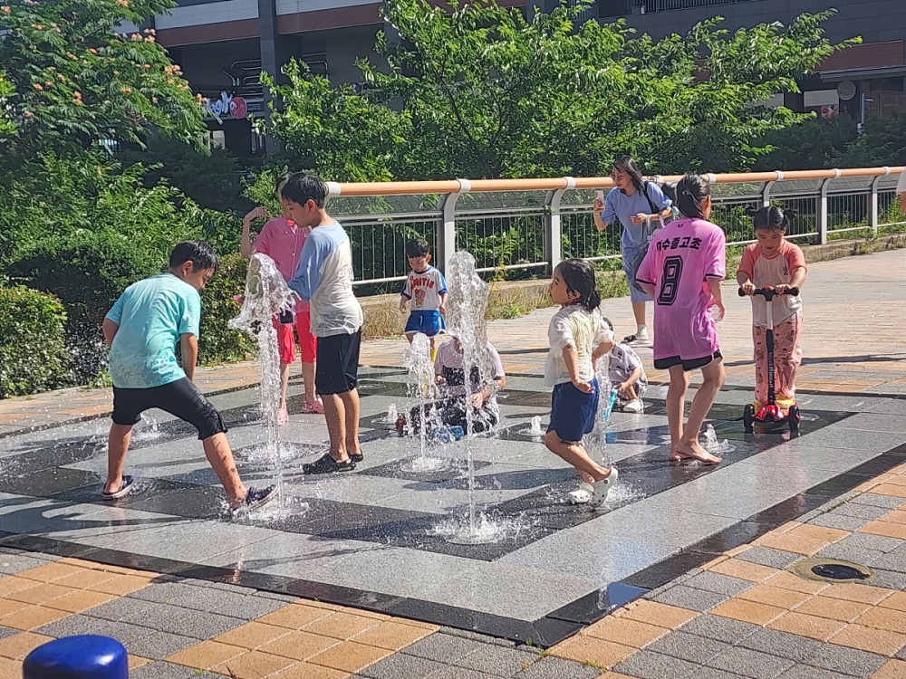 ▲꽃가람공원 바닥분수 ⓒ여수시