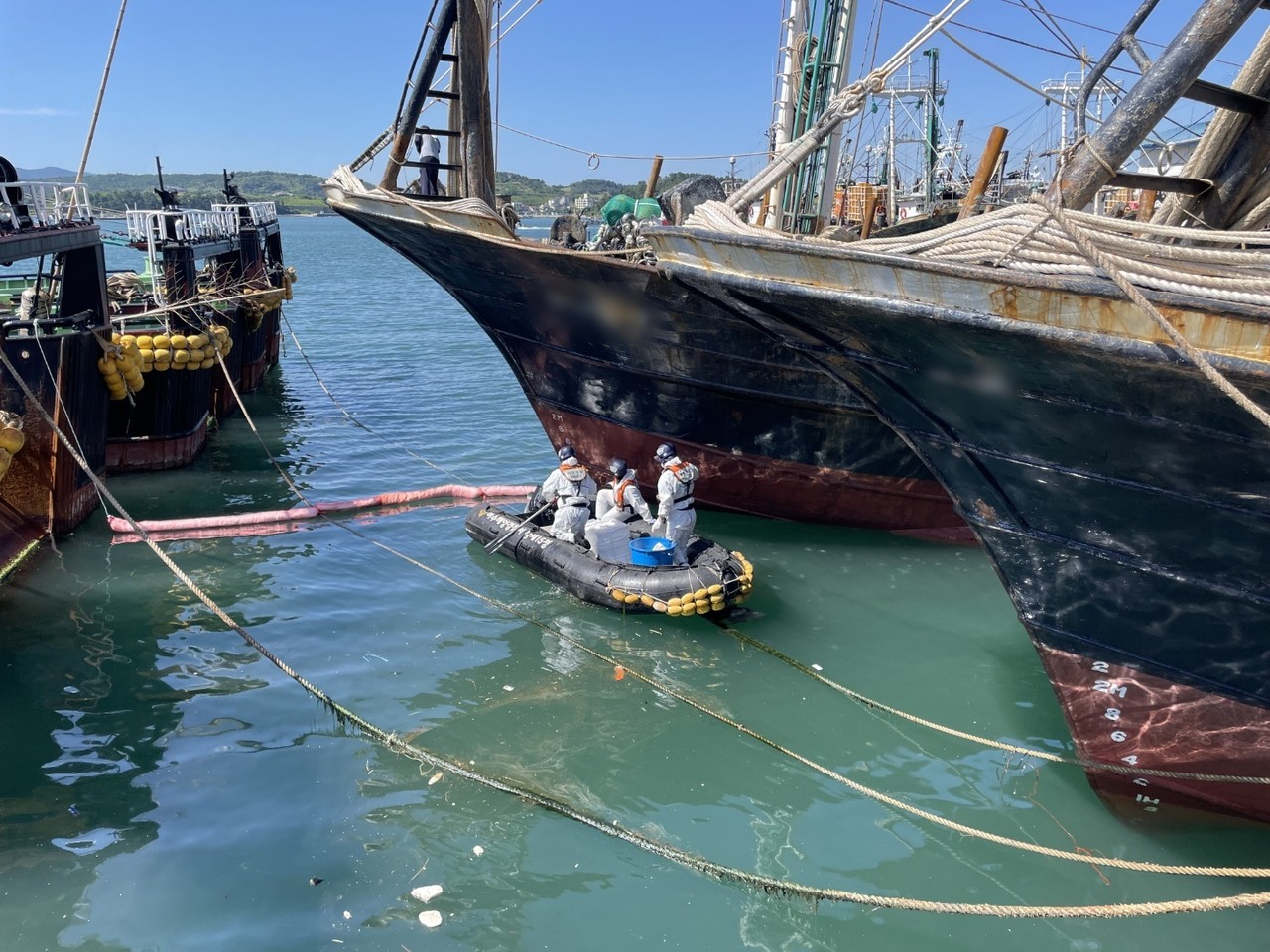 ▲ 여수해경 방제작업 ⓒ여수해경