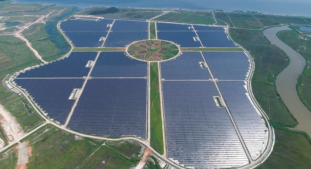 ▲ '축구장 190배' 국내 최대 태양광발전소 단지, 해남에 준공(서울=연합뉴스) 29일 전남도와 한양 등에 따르면 최근 준공된 솔라시도 태양광발전소가 국내 최대 규모인 98MW급의 태양광 발전설비와 세계 최대 용량인 306MWh급의 에너지 저장 장치(ESS)를 갖췄다.사진은 솔라시도 태양광발전소. 2020.6.29 [한양 제공. 재판매 및 DB 금지] photo@yna.co.kr